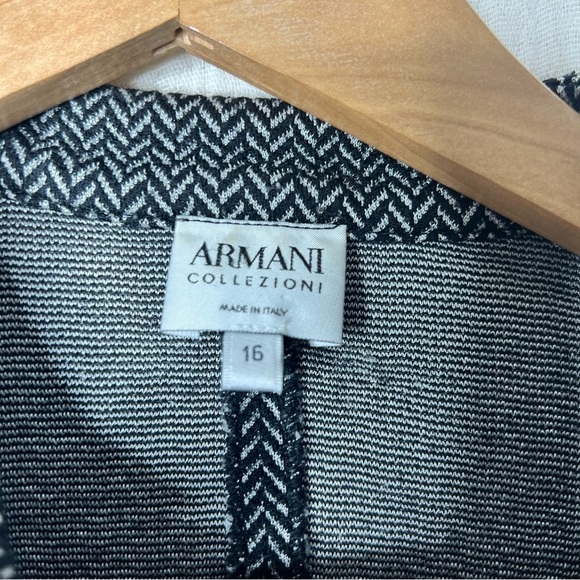 Armani Collezioni: Classic Herringbone Blazer for Timeless Elegance size 16 - Picture 2 of 4